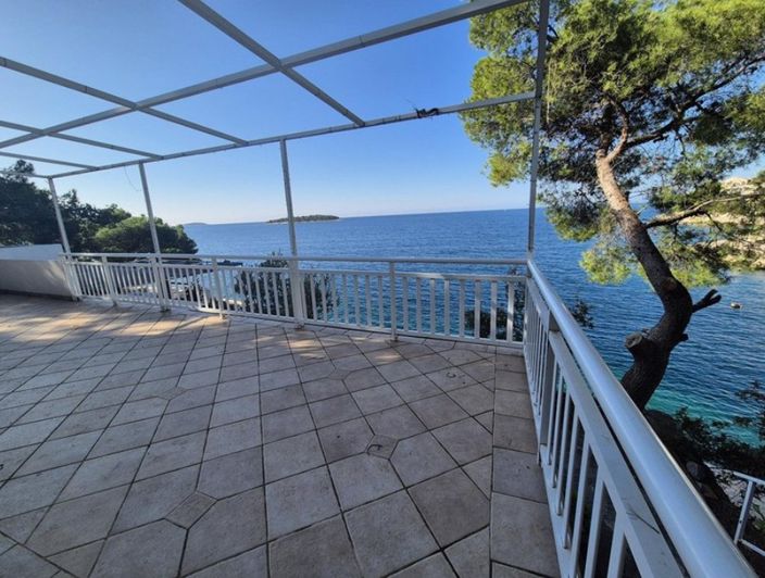 Image No.2-4 Bed Property for sale