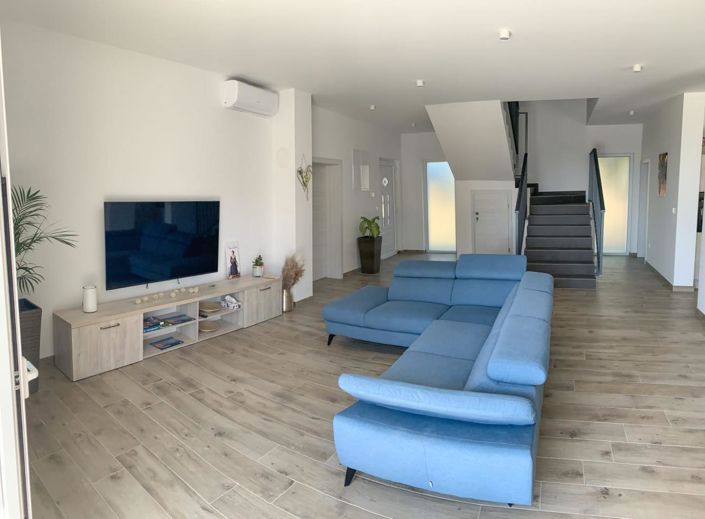 Image No.13-4 Bed Property for sale