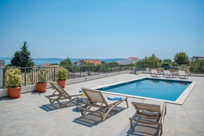 Image No.4-4 Bed Property for sale