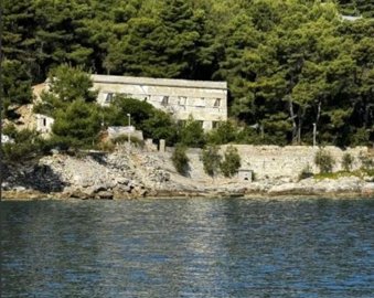 1 - Šolta, Property