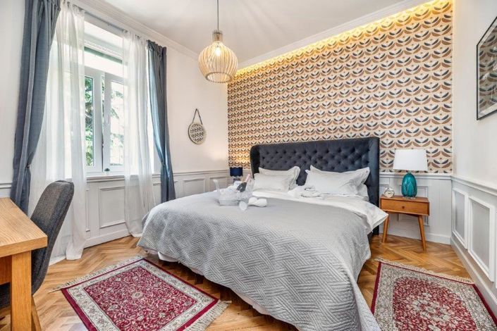 Image No.15-6 Bed Property for sale