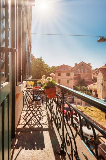 Image No.23-6 Bed Property for sale