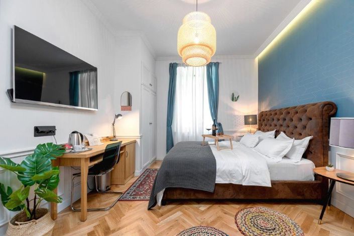 Image No.8-6 Bed Property for sale