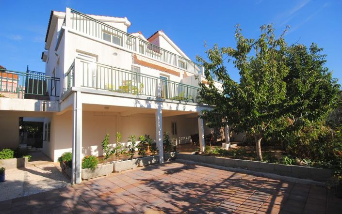 Image No.11-11 Bed Property for sale