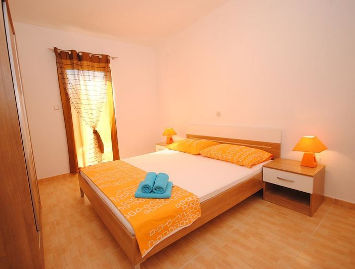 Image No.16-11 Bed Property for sale