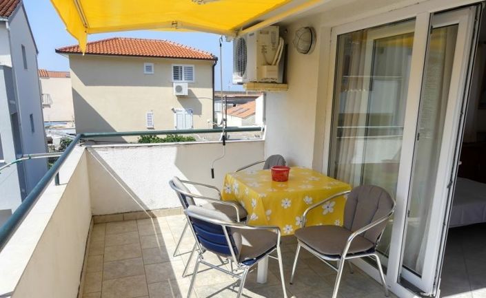 Image No.16-8 Bed Property for sale