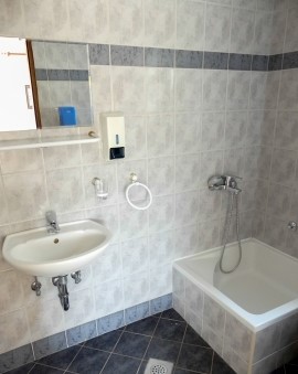 Image No.7-8 Bed Property for sale