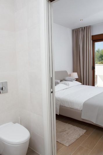 Image No.17-3 Bed Property for sale