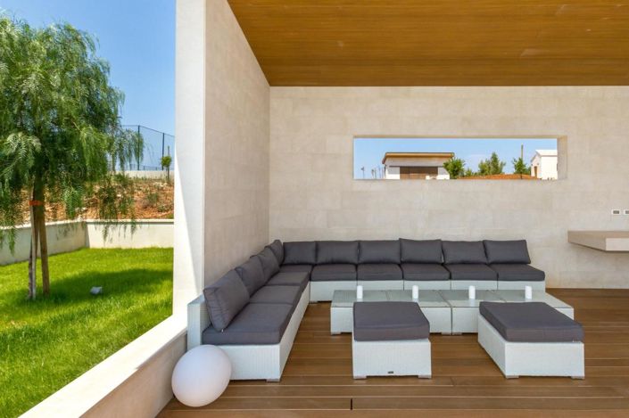 Image No.20-5 Bed Property for sale