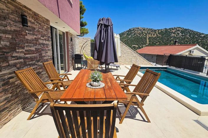 Image No.2-4 Bed Property for sale