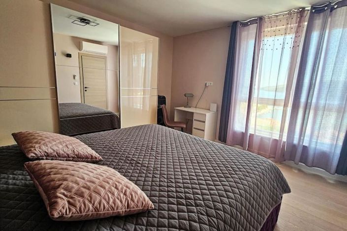 Image No.21-4 Bed Property for sale