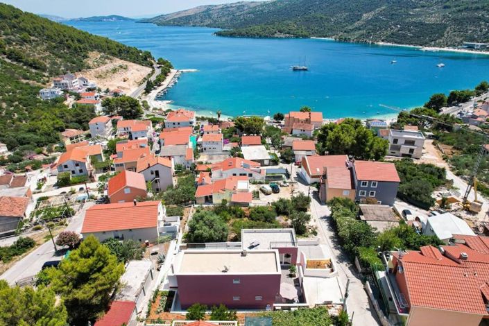 Image No.8-4 Bed Property for sale