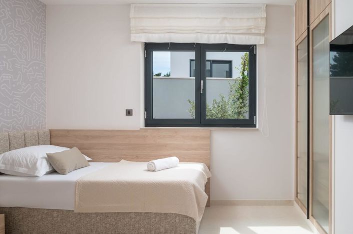 Image No.14-4 Bed Property for sale