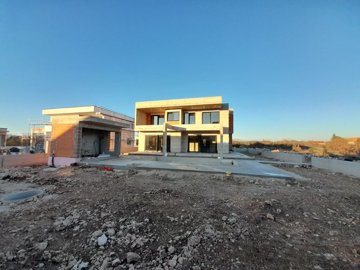 145584-528057