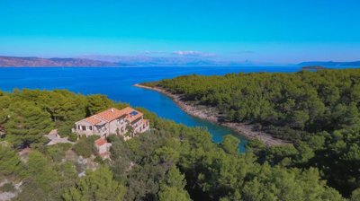1 - Hvar, Propriété