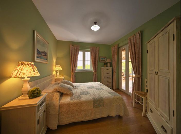 Image No.16-14 Bed Property for sale