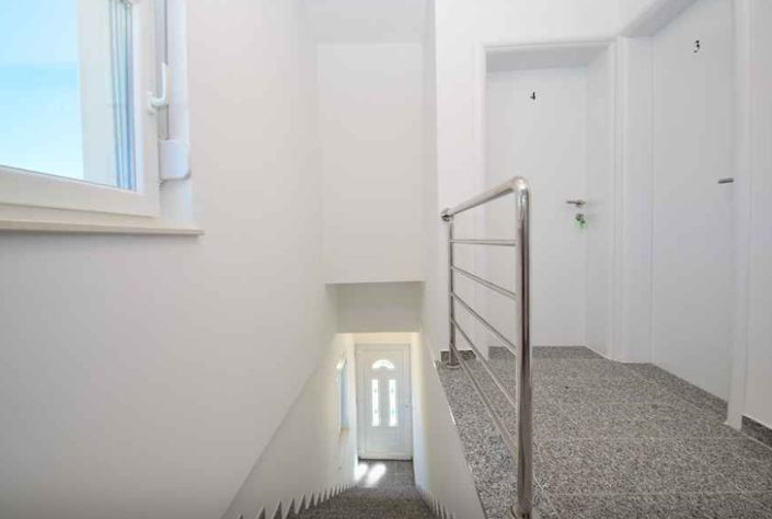 Image No.13-7 Bed Property for sale