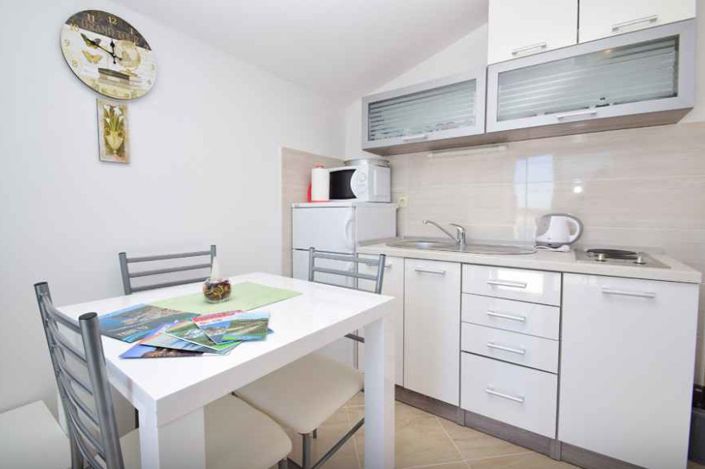 Image No.15-7 Bed Property for sale