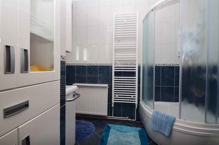 Image No.18-7 Bed Property for sale