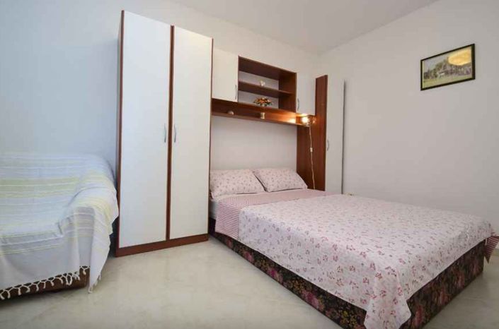 Image No.25-7 Bed Property for sale