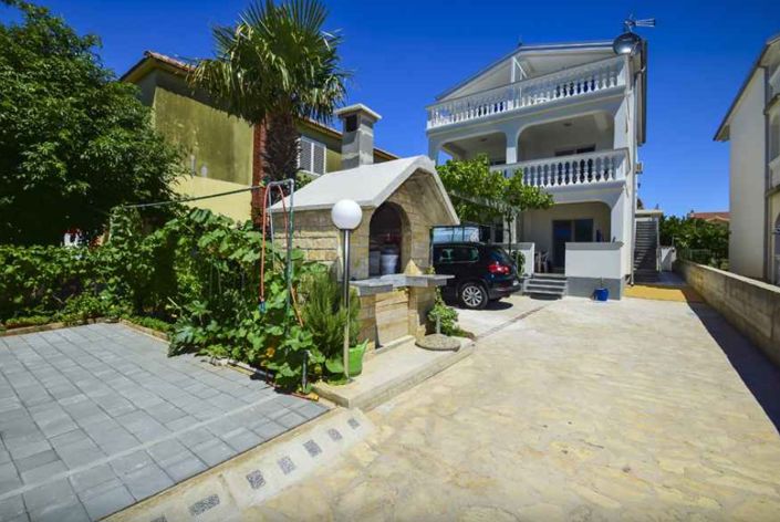 Image No.3-7 Bed Property for sale