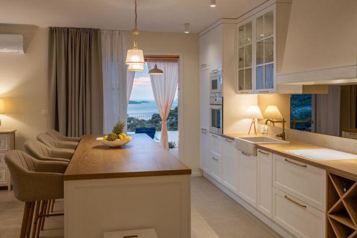 Image No.12-4 Bed Property for sale