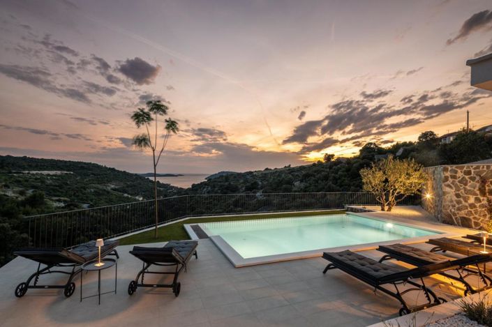 Image No.13-4 Bed Property for sale