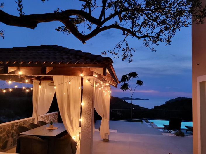 Image No.19-4 Bed Property for sale