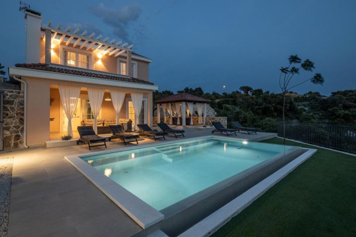 Image No.7-4 Bed Property for sale