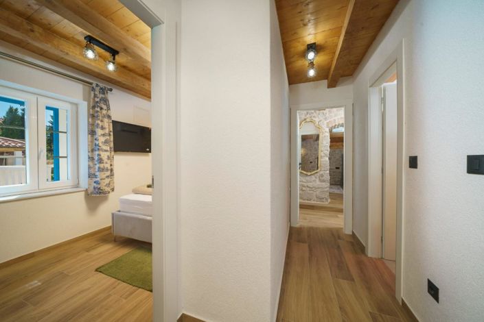 Image No.19-3 Bed Property for sale