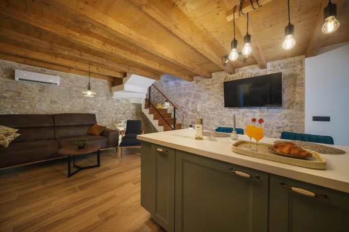 Image No.8-3 Bed Property for sale