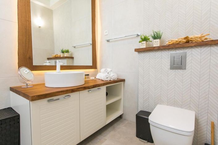 Image No.10-12 Bed Property for sale