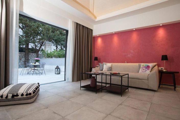 Image No.14-12 Bed Property for sale