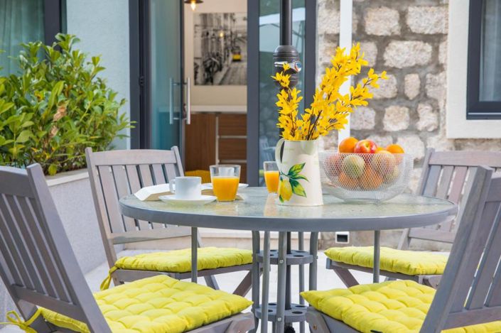 Image No.16-12 Bed Property for sale