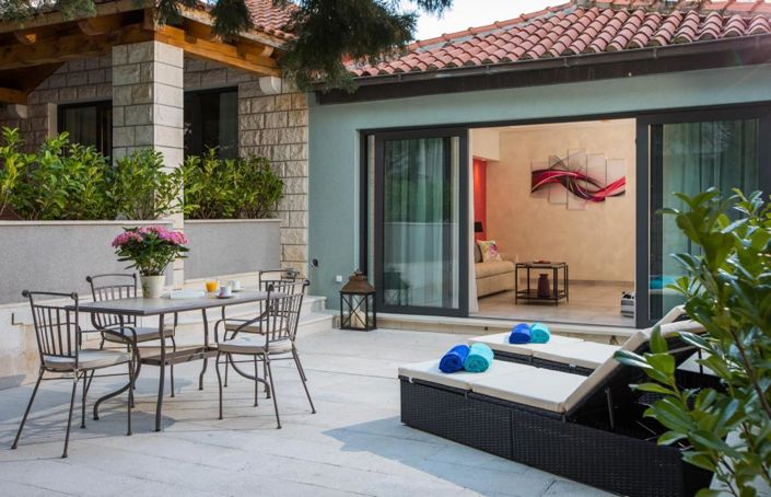 Image No.7-12 Bed Property for sale