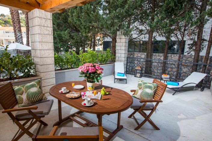 Image No.13-12 Bed Property for sale