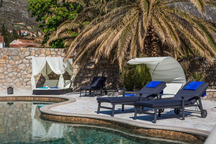 Image No.5-12 Bed Property for sale