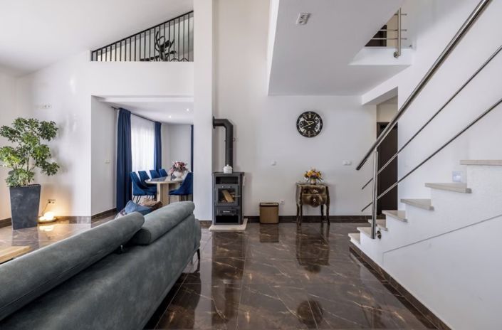 Image No.23-4 Bed Property for sale