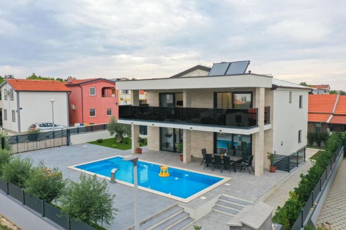Image No.1-Propriété de 5 chambres à vendre à Vir