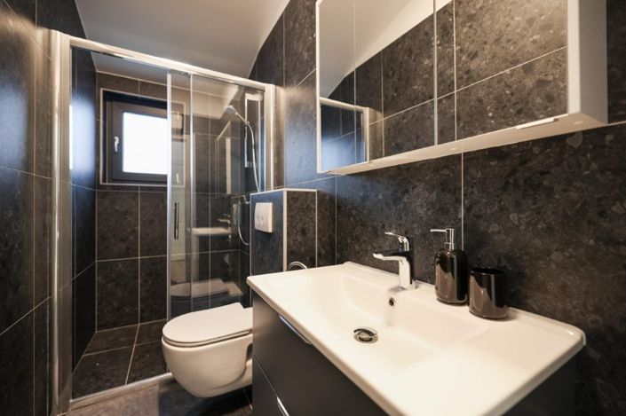 Image No.11-5 Bed Property for sale