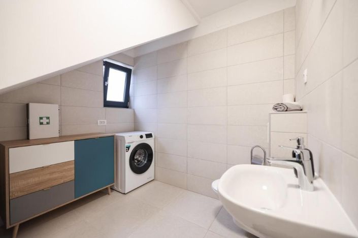 Image No.16-5 Bed Property for sale