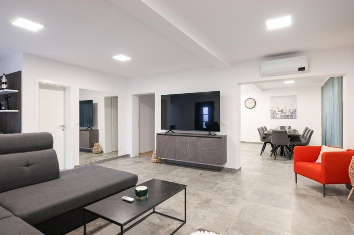 Image No.4-5 Bed Property for sale