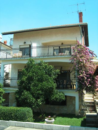 Image No.5-9 Bed Property for sale