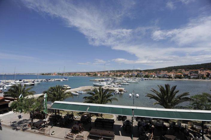 Image No.15-6 Bed Property for sale