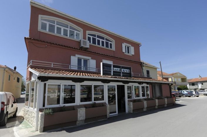 Image No.4-6 Bed Property for sale