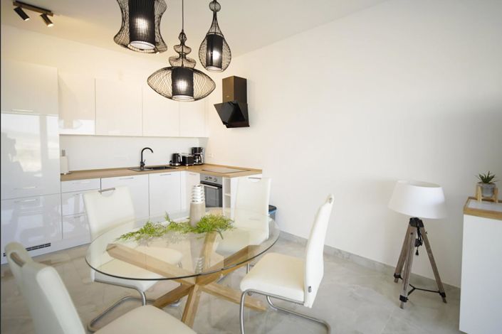 Image No.11-25 Bed Property for sale