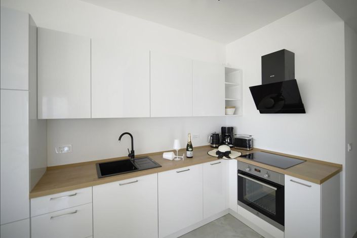 Image No.14-25 Bed Property for sale