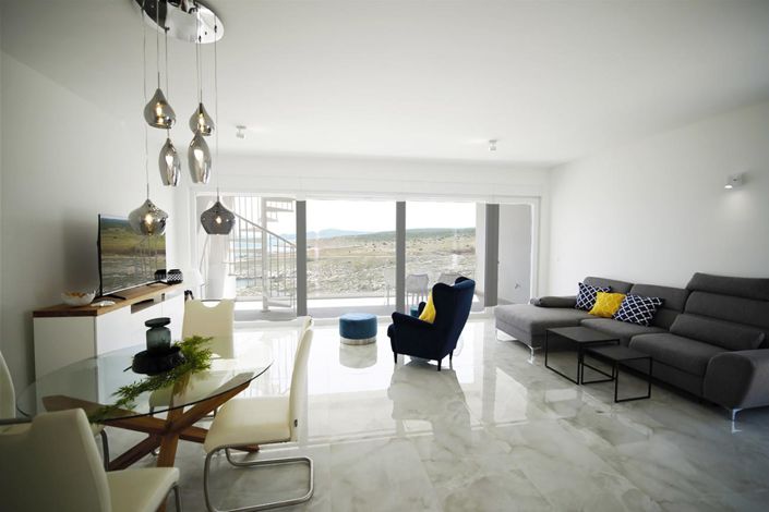 Image No.15-25 Bed Property for sale