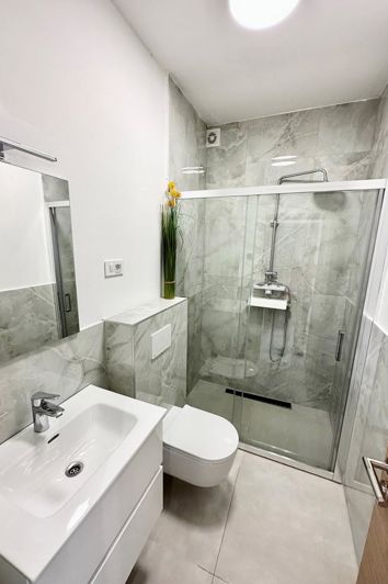 Image No.16-25 Bed Property for sale