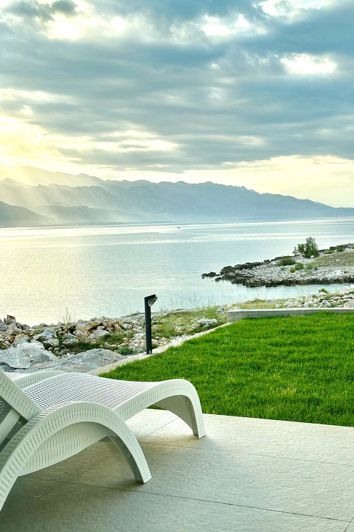 Image No.9-25 Bed Property for sale